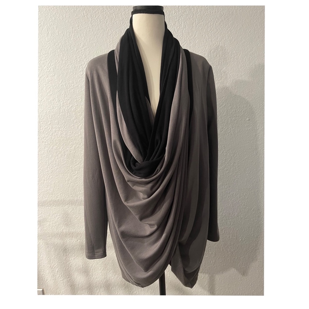 Venus top Wrap Pull Over Size XS.